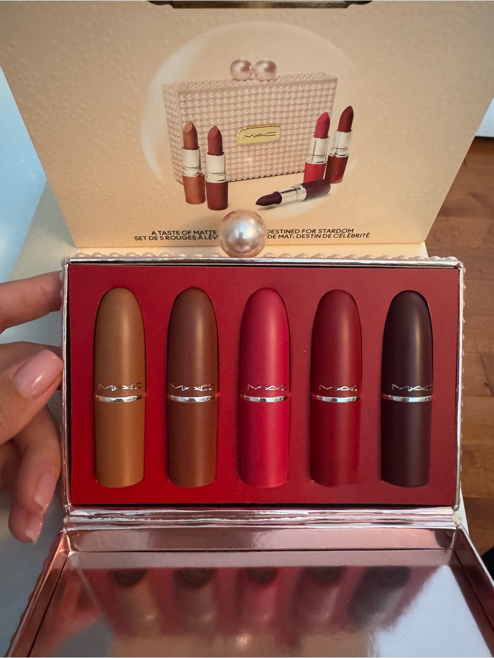 MAC “A Taste of Matte Lipstick: Destined for Stardom” Gift Set + cosmetic clutch - Picture 16 of 16